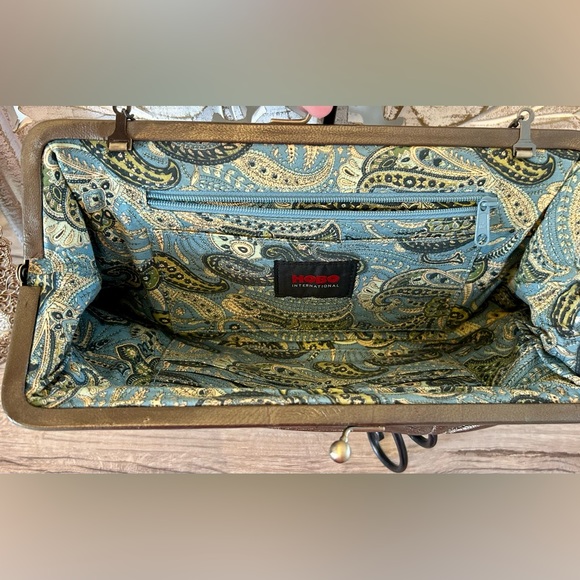 🌶️ Hobo International Bronze Leather clutch. - Picture 3 of 10